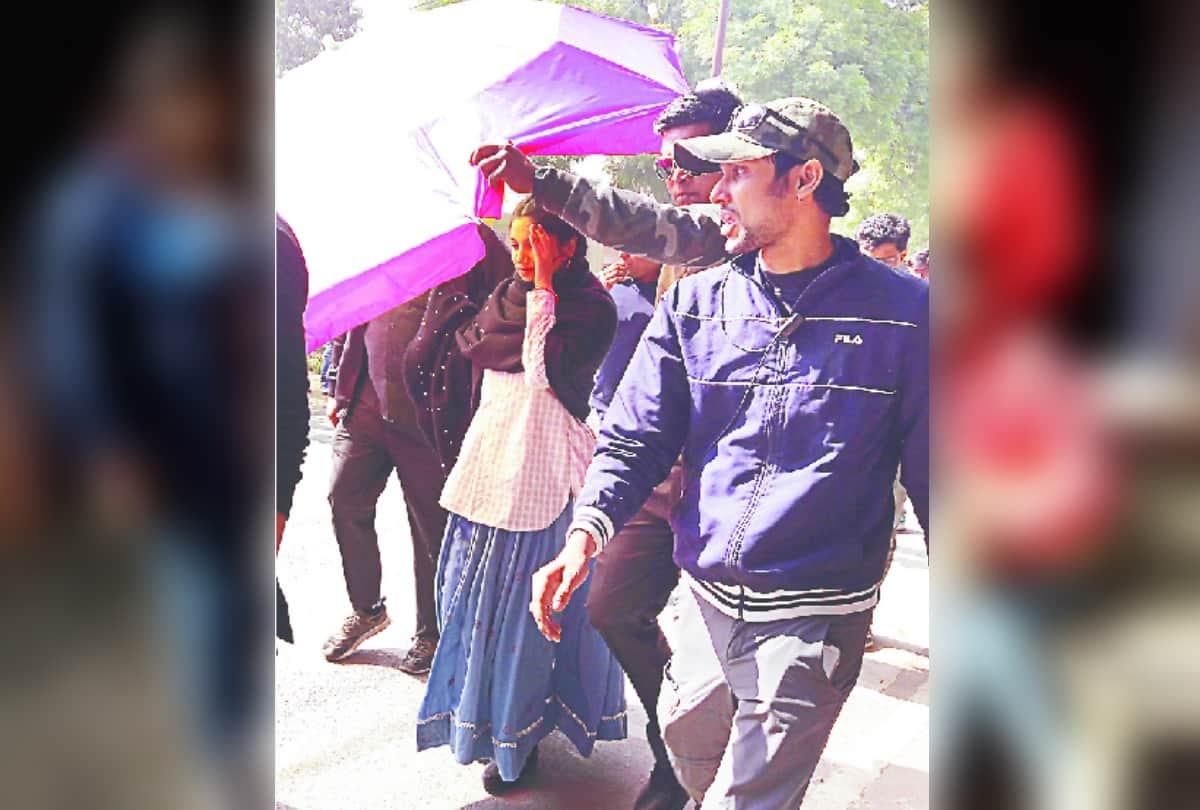 Bollywood actress bhumi Pednekar and Taapsee Pannu drive tractor in meerut
