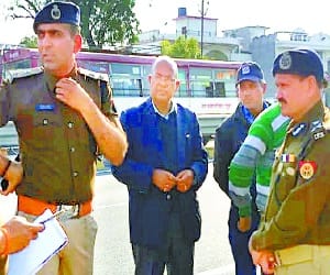 Petrol pump worker looted 16.22 lakh