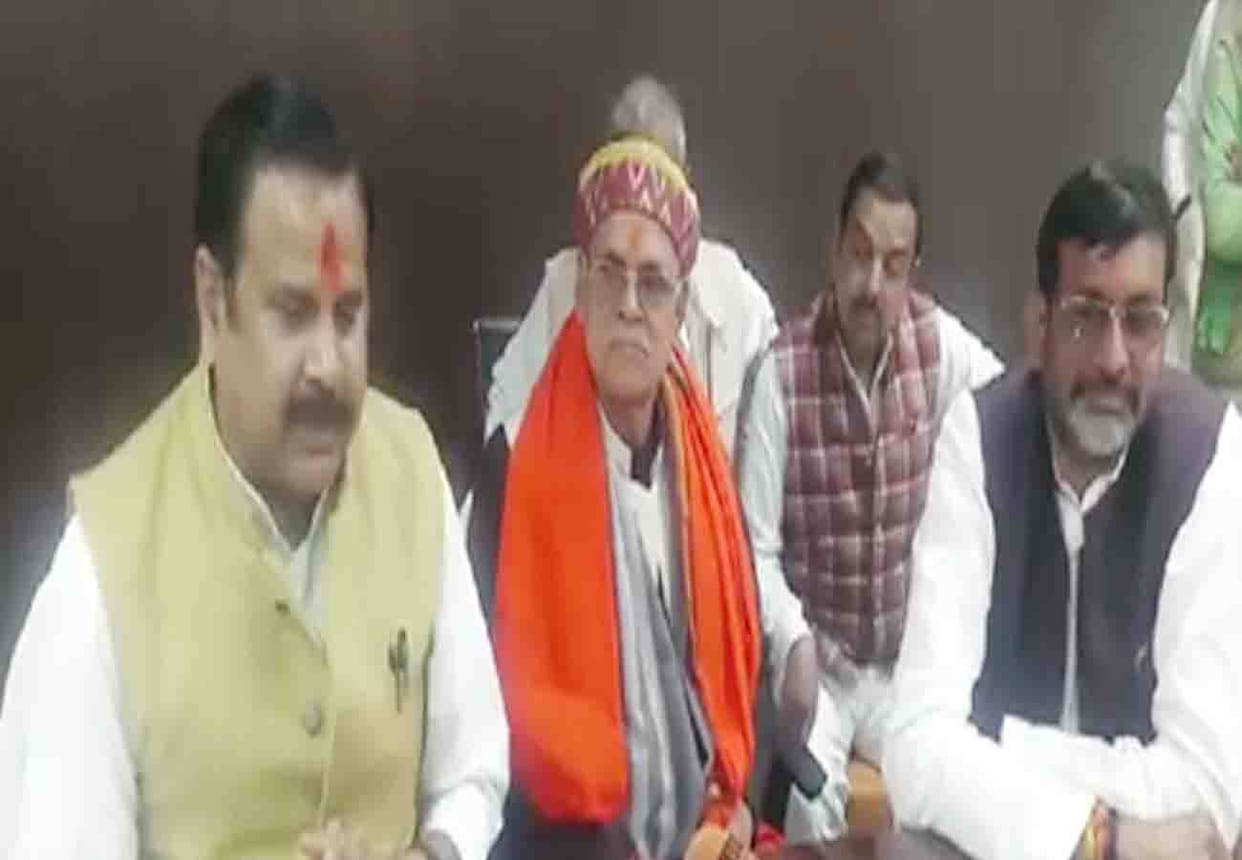 BJP targets rahul gandhi and priyanka gandhi