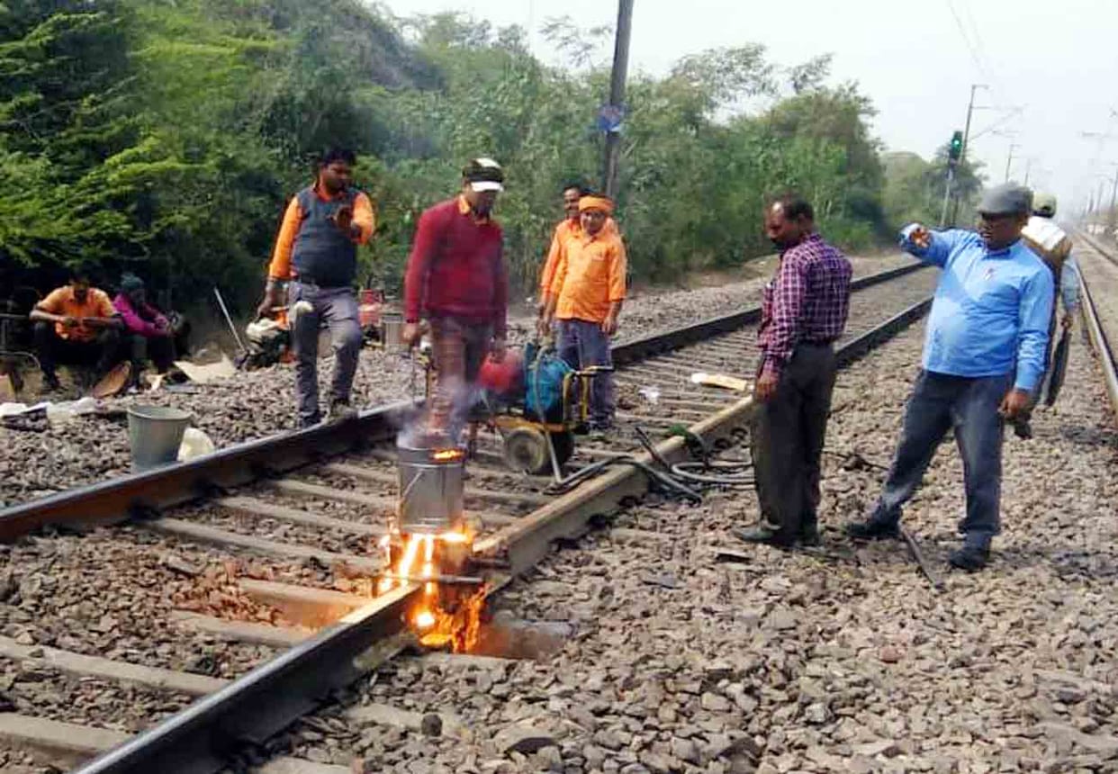 Rajdhani and shatabdi express passes through broken track