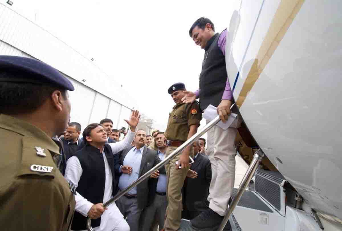 akhilesh yadav says prevented from boarding the airplane without any written orders