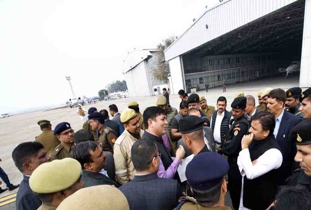 akhilesh yadav says prevented from boarding the airplane without any written orders