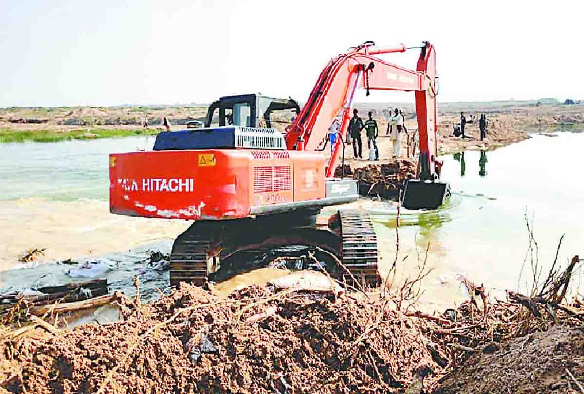 SDM raid in illegal soil mining area