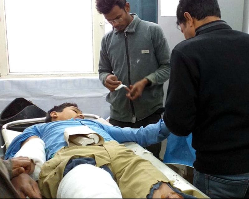 टेंपो पलटा, परीक्षा देने जा रहे छह छात्र घायल