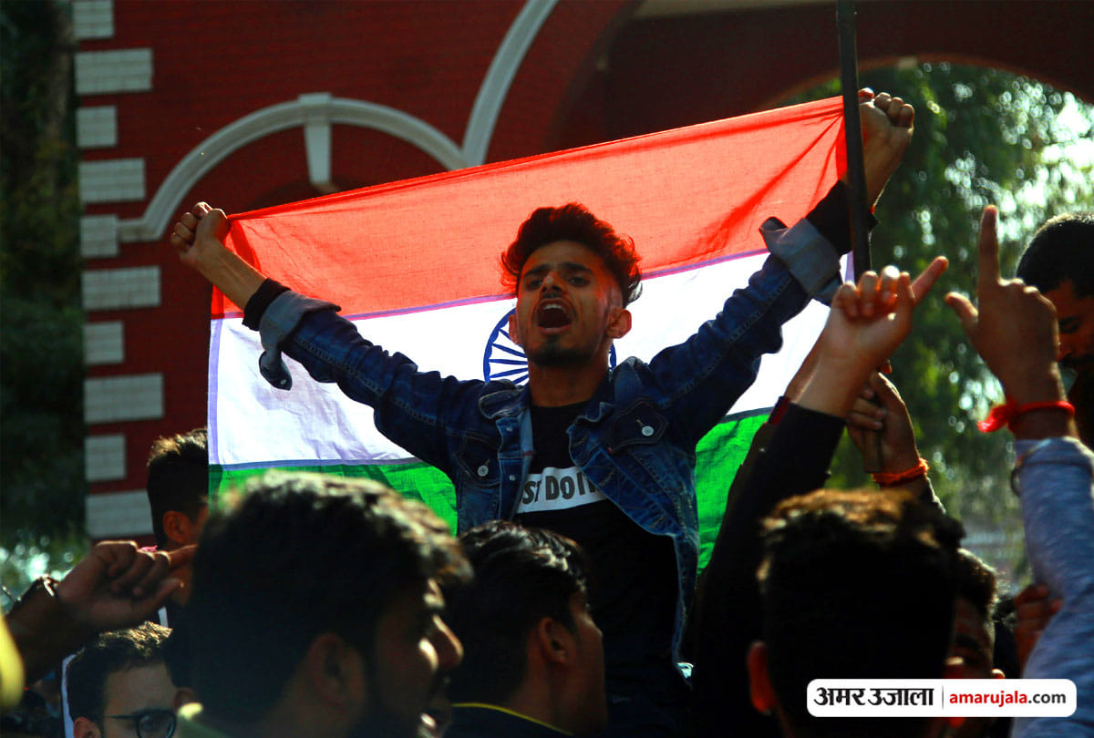 passengers of kashmir raised pro pakistan slogans in jammu, students of college protest
