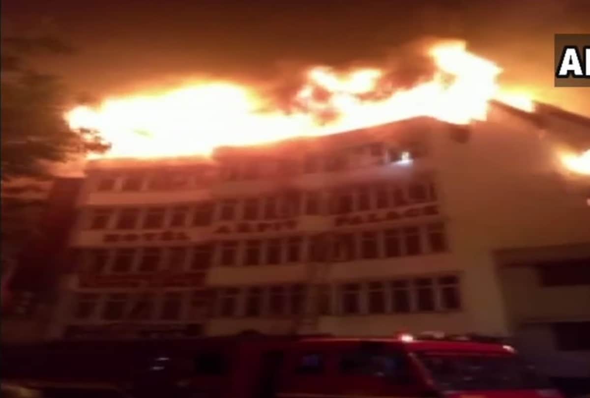 delhi hotel arpit palace catches fire in karol bagh 9 died more deads to happen see photos