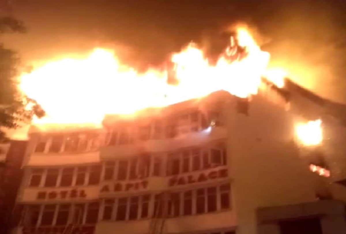 karol bagh hotel arpit palace sound stopped for help from hotel