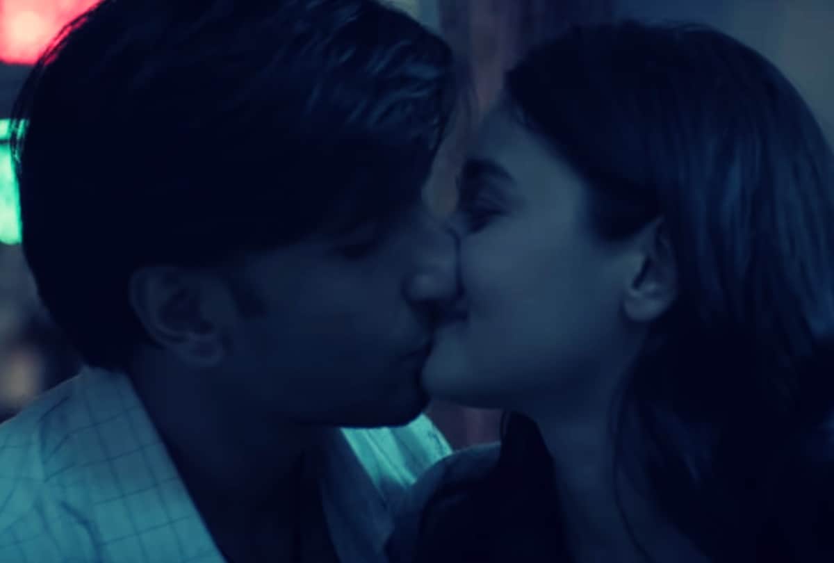 Censor Board cuts 13 seconds kissing scene of Ranveer Singh Alia Bhatt from Gully Boy