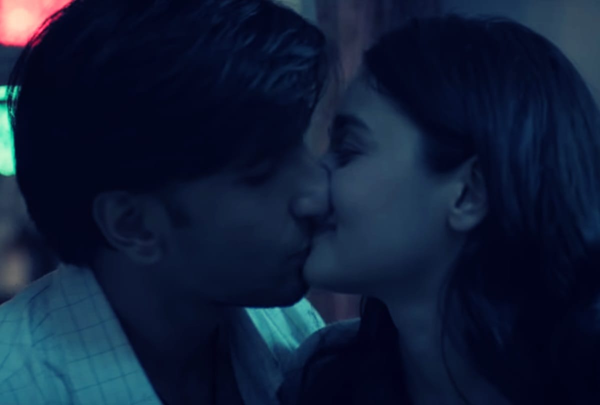 Censor Board cuts 13 seconds kissing scene of Ranveer Singh Alia Bhatt from Gully Boy