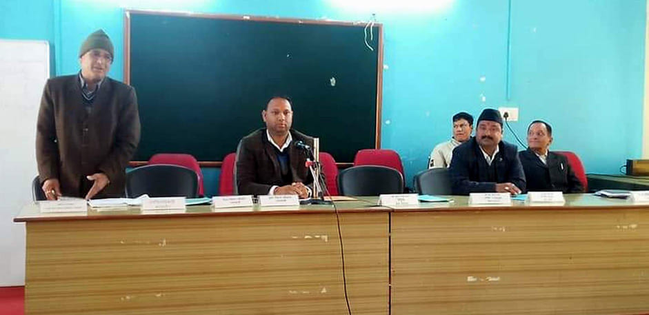 गैरहाजिर अफसरों के खिलाफ निंदा प्रस्ताव पारित