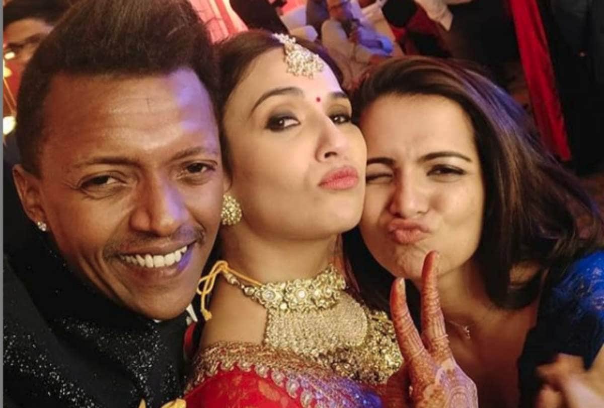 Rajinikanth daughter Soundarya Deletes Pool Pic After trollers Reminds Her Of Chennai Water Crisis
