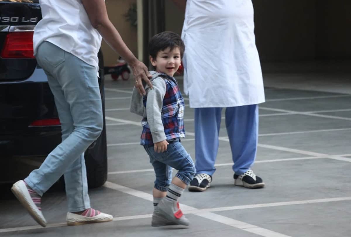 Taimur Ali Khan Goes To Play School gives pose to  paparazzi