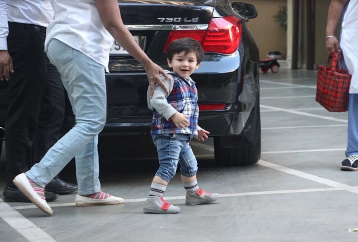 taimur ali khan take icecream with saif ali khan and kareena kapoor