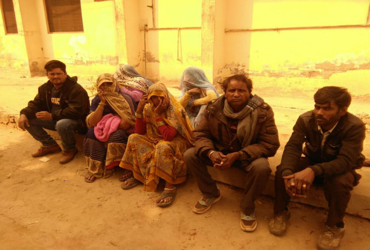 woman die after drinking country liquor in firozabad