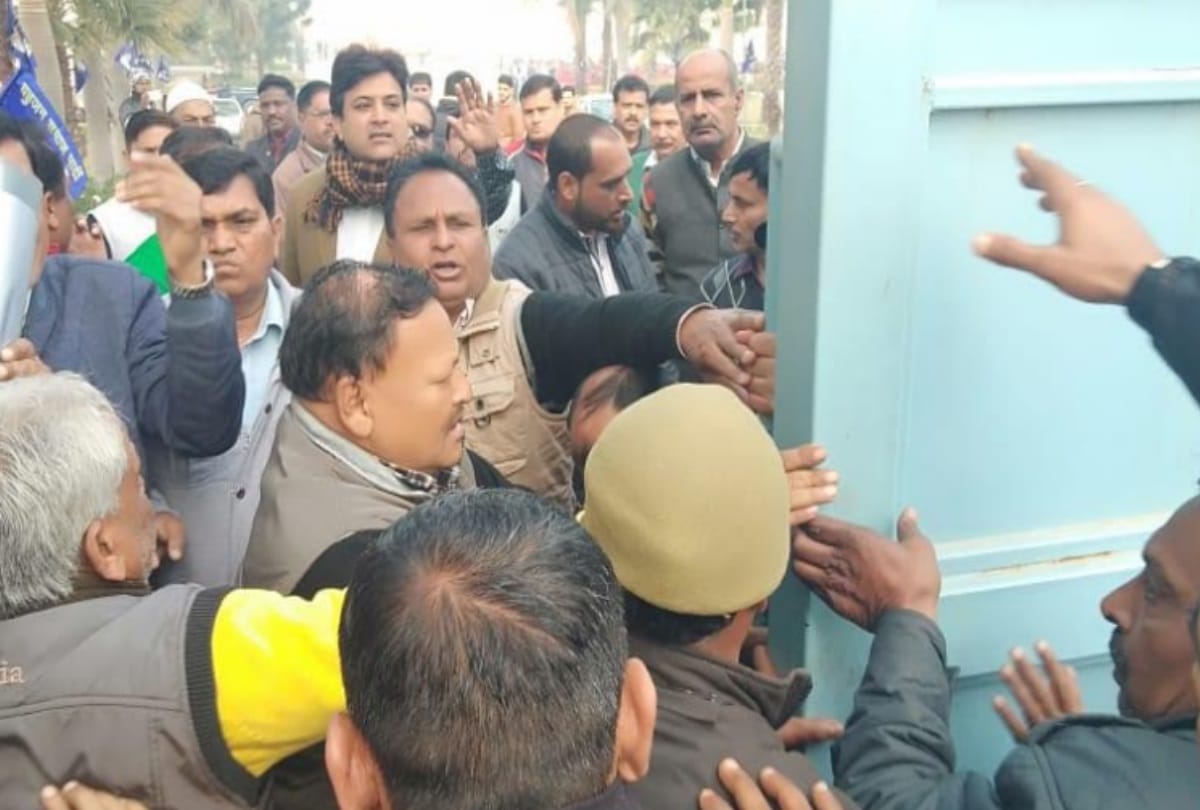 MDA and police team reach to seal Former minister Yakub Qureshi meat factory in Meeerut