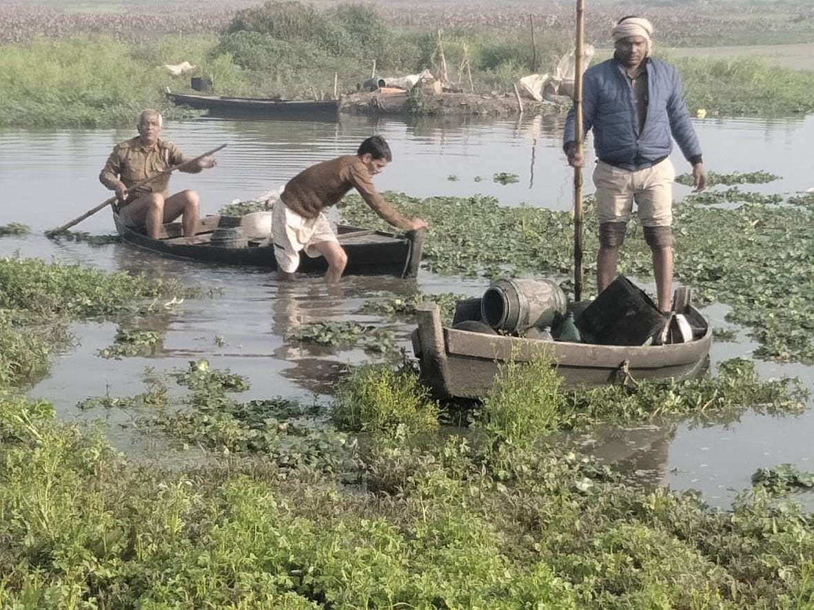 धधकती मिली कच्ची शराब की भट्ठी