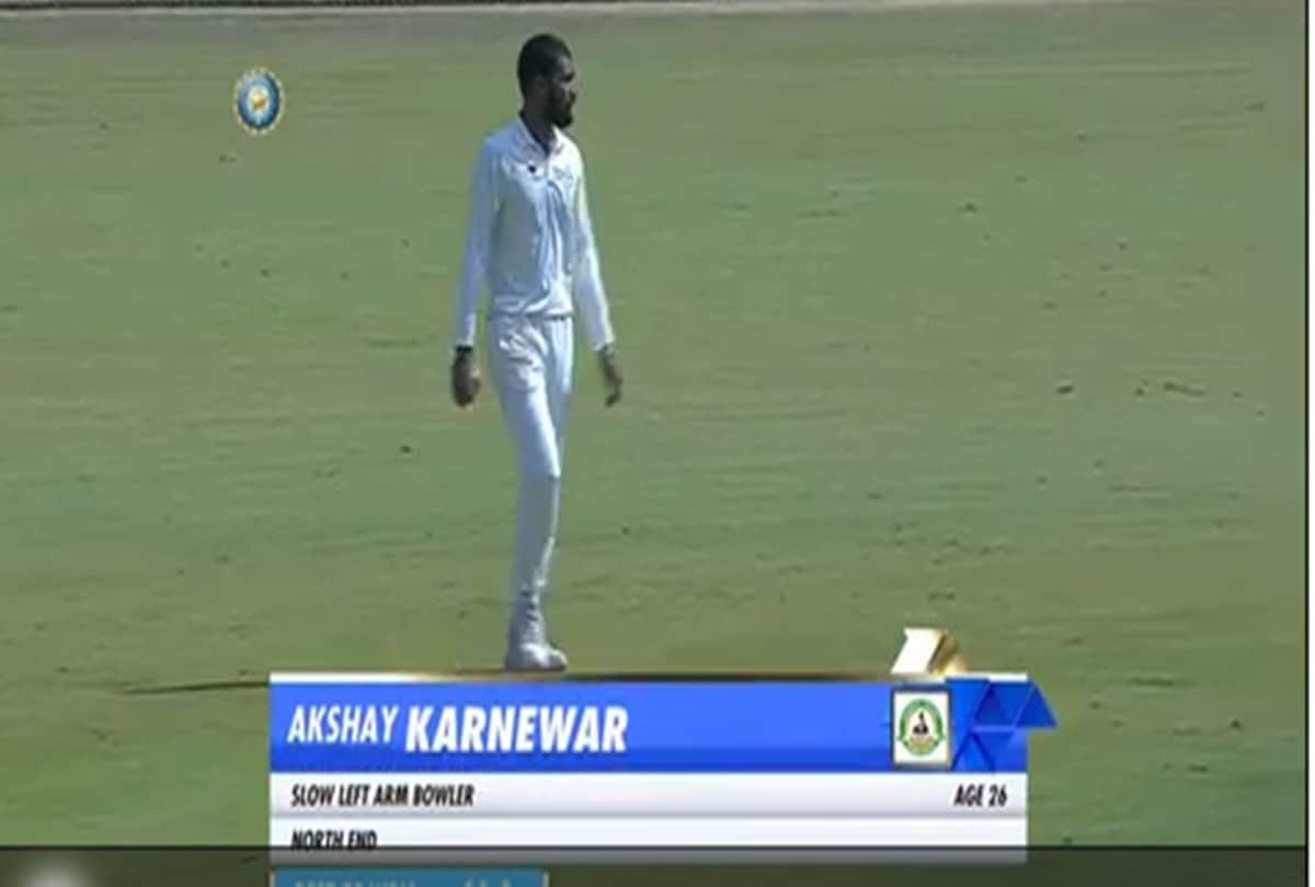 Irani cup: Vidarbha bowler akshay karnewar bowls with right and left hand