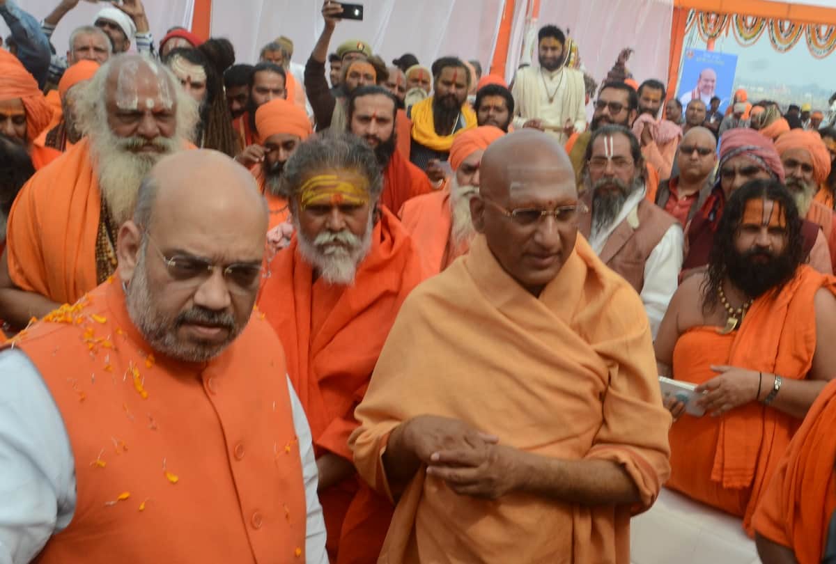 kumbh mela 2019 shahi snan amit shah take holy dip in sangam prayagraj with bjp leaders