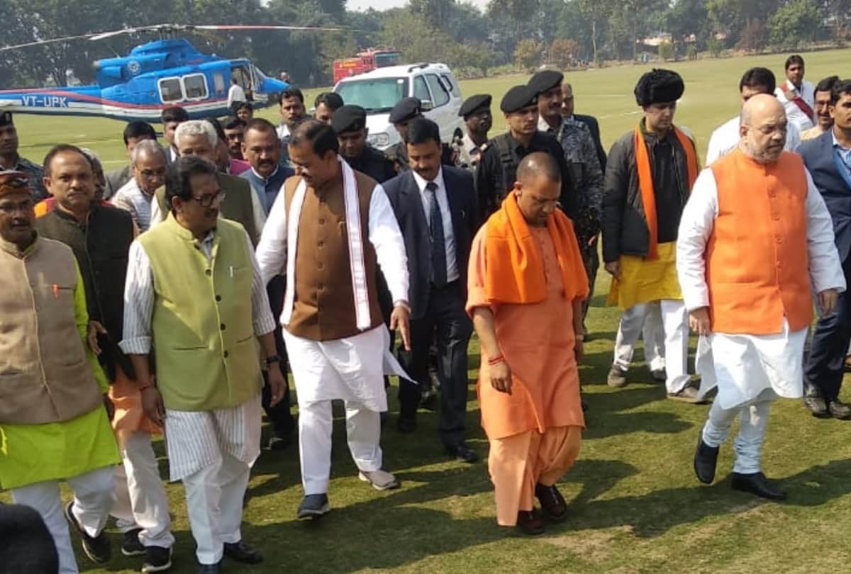 kumbh mela 2019 shahi snan amit shah take holy dip in sangam prayagraj with bjp leaders