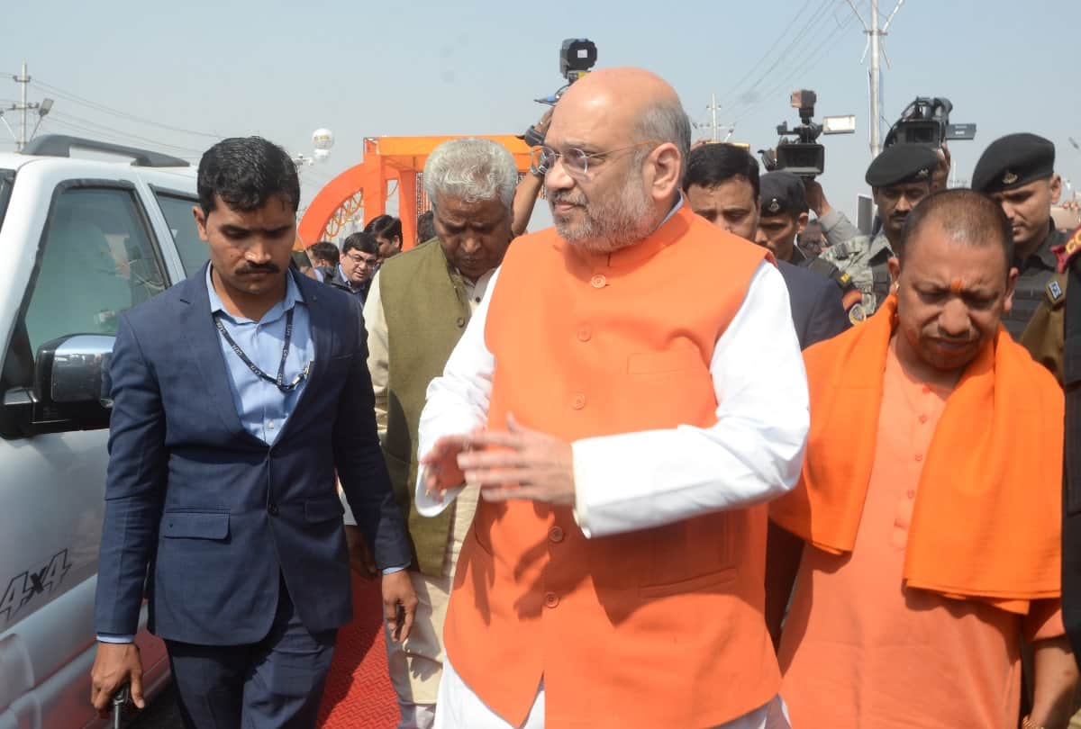 kumbh mela 2019 shahi snan amit shah take holy dip in sangam prayagraj with bjp leaders