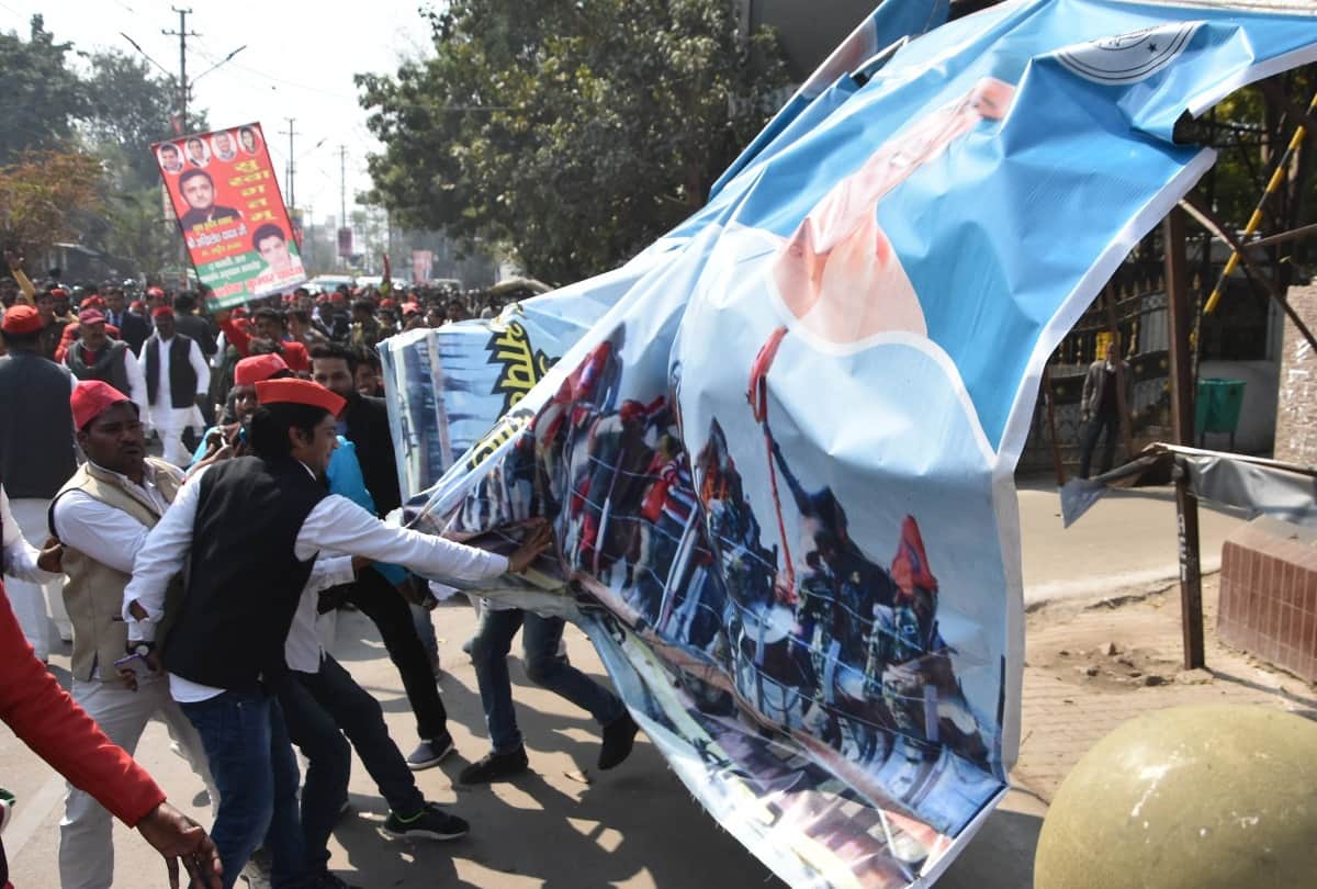Guerrilla War Between Police And Students of Allahabad University