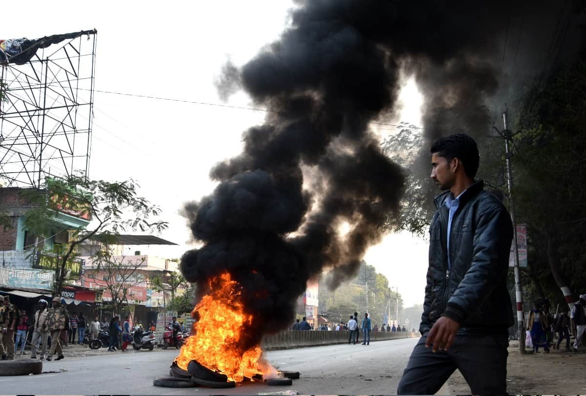 Guerrilla War Between Police And Students of Allahabad University