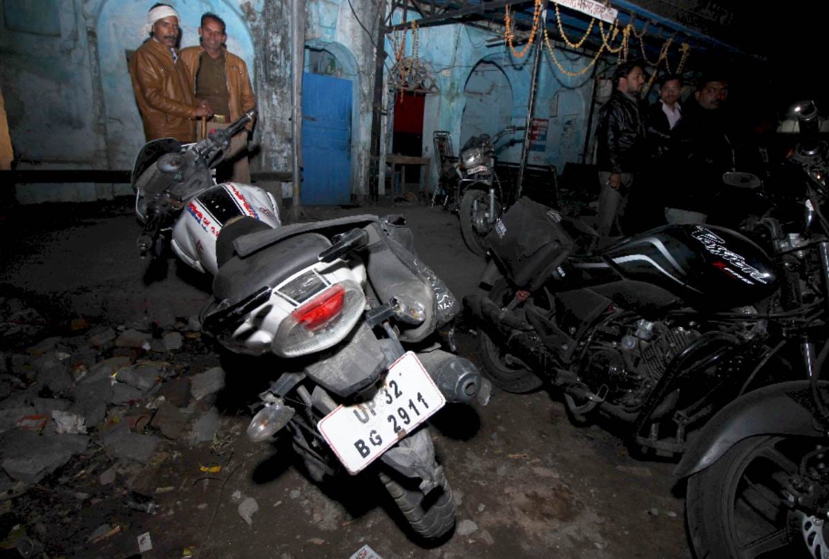 four men jumped into the drain, one died in lucknow