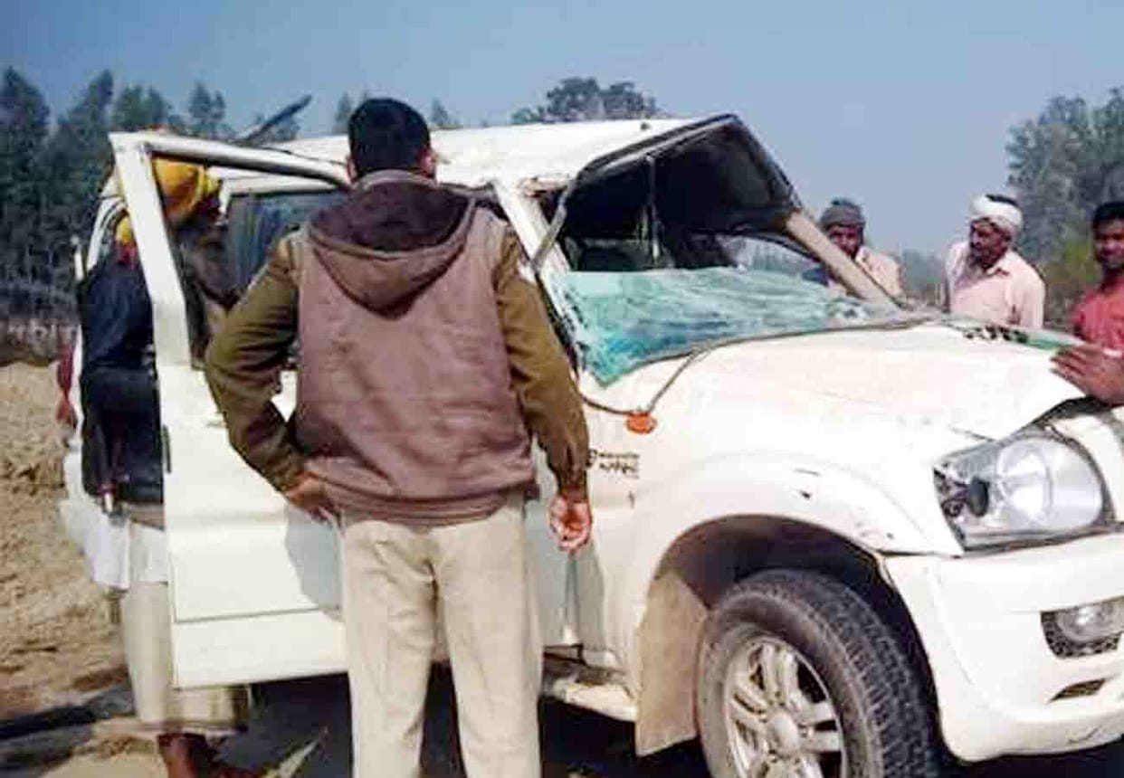 five pilgrims injured in car accident in maharajpur knapur