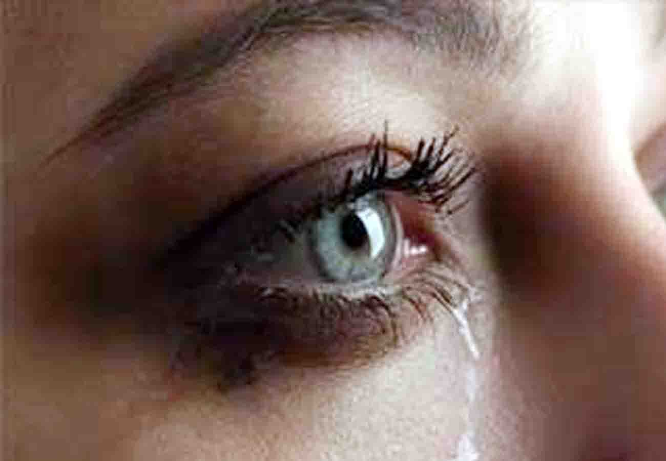 Husband's friend Blackmail woman by edited photograph