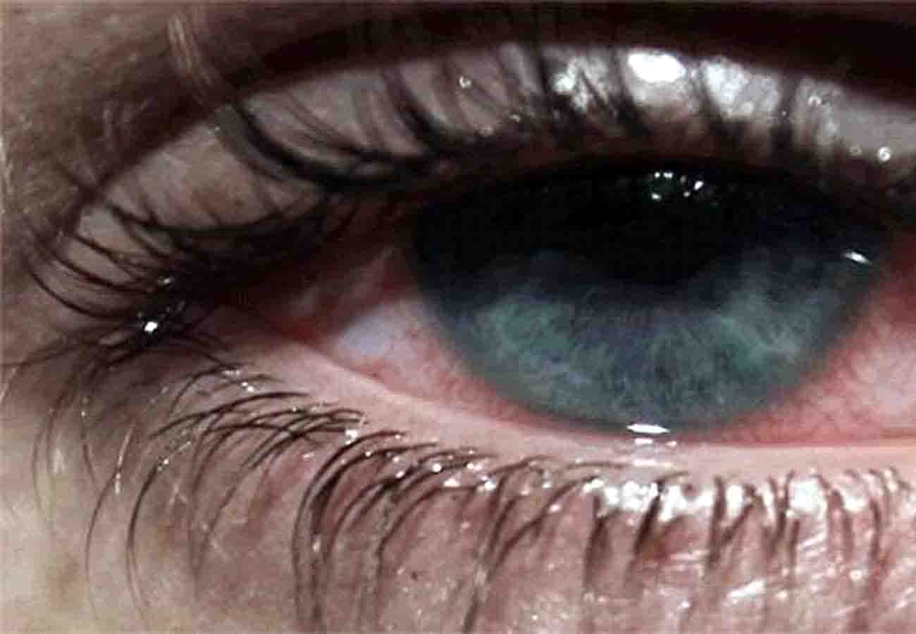 Husband's friend Blackmail woman by edited photograph