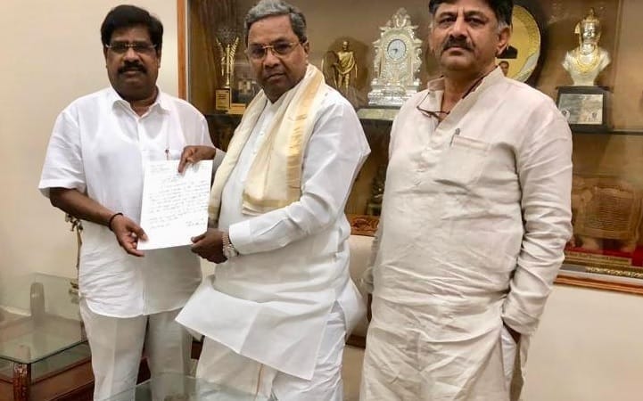Karnataka Independent mla H Nagesh gave support to Congress before lok sabha elections 2019