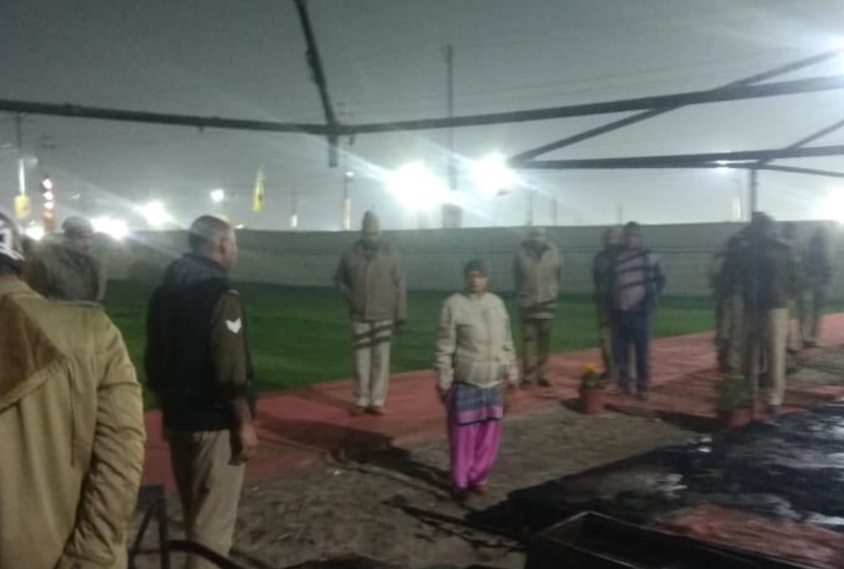 Kumbh 2019: Fire breakes out in Lalji Tandon camp kumbh mela prayagraj Photos