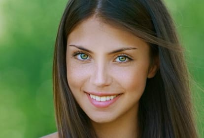 Have you ever seen people with green eyes, how much of their population in the world