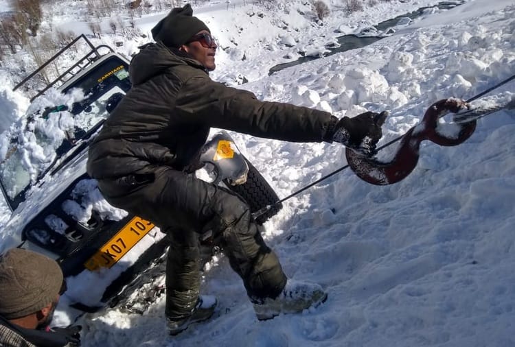 Indian Army Rescue Operation to Save Pregnant Lady Life in Jammu Kashmir