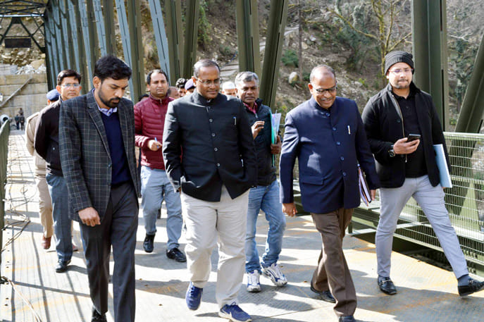 गांवों से हो रहे पलायन को रोकने के लिए बनाएं विलेज एक्शन प्लान - कमिश्नर