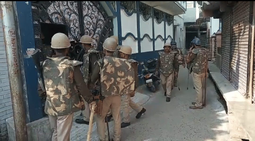 Stoning on police for close illegal slaughter house in jaunpur