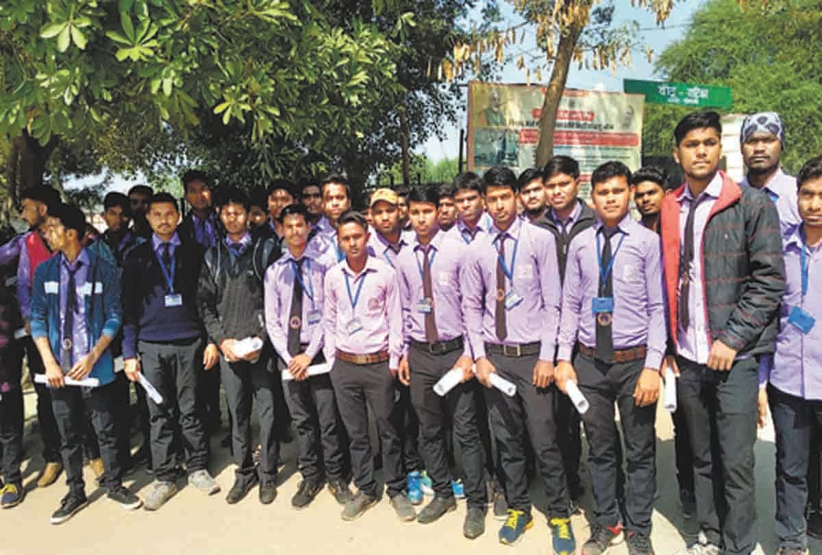 Demonstration of students for stipend