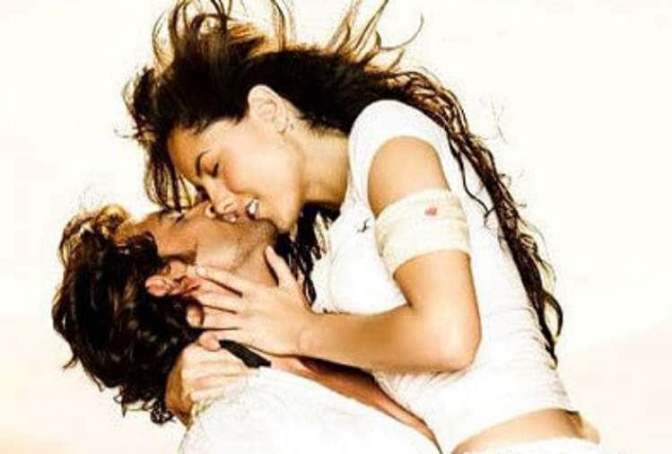 bollywood famous kiss scene on kiss day special