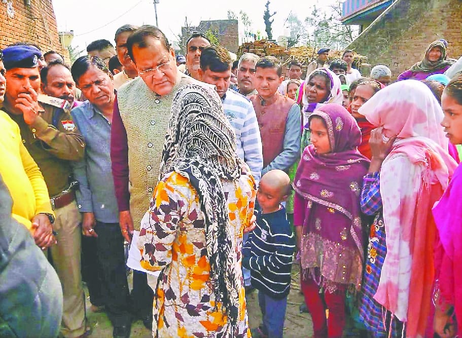 Poisonous Liquor case minister emotional to see widow and orphan childrens