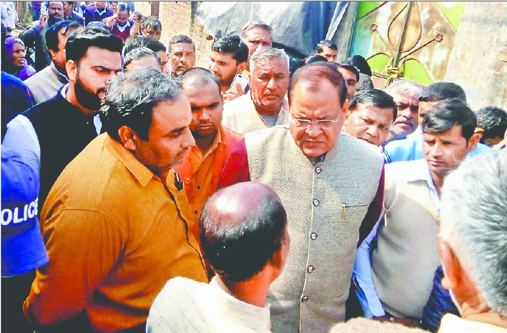 Poisonous Liquor case minister emotional to see widow and orphan childrens