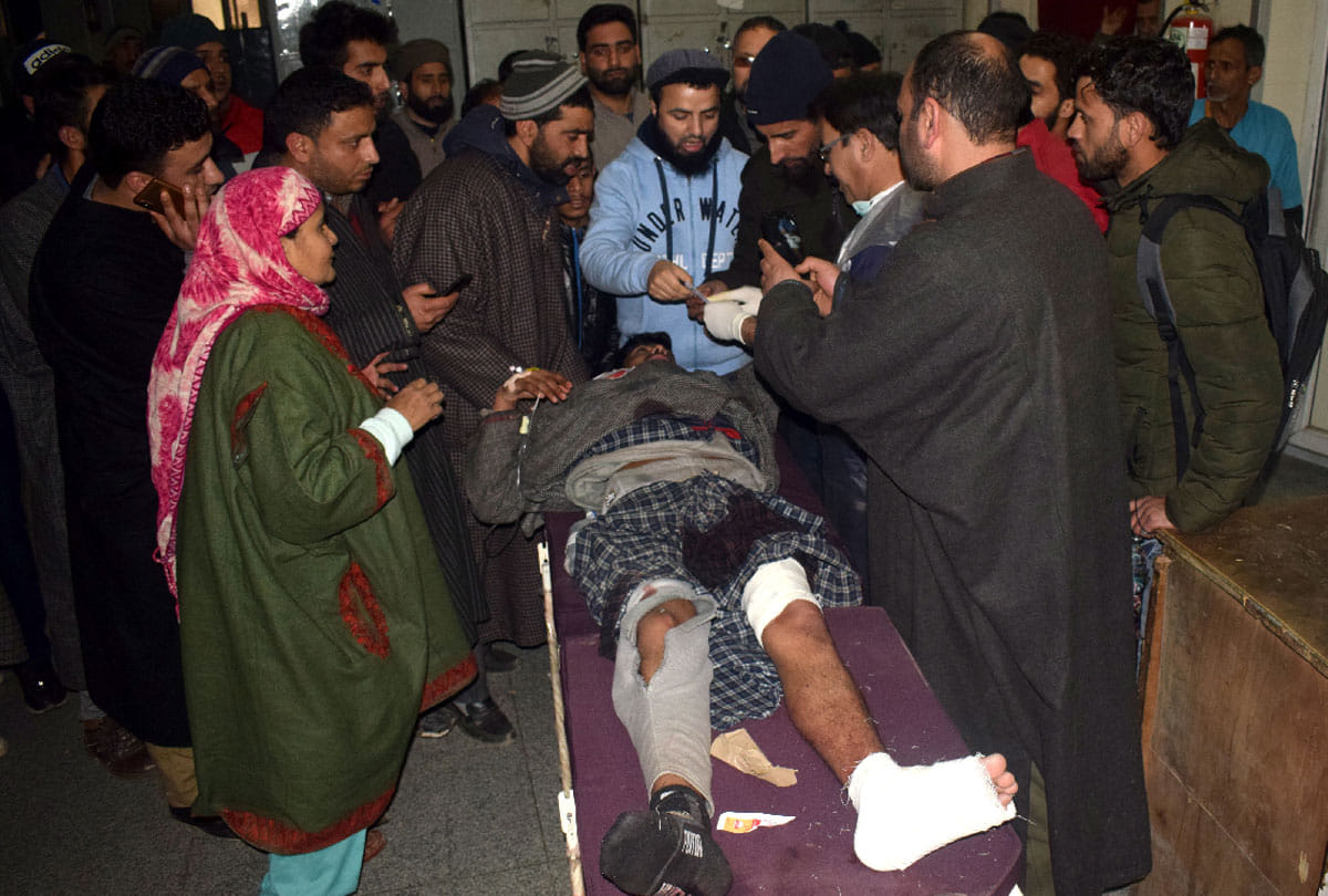 Jammu and Kashmir: Explosion in a school in Pulwama, Injured students shifted to hospital