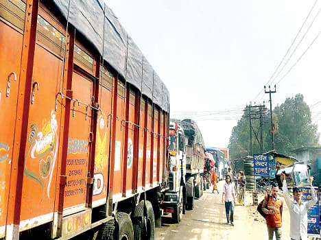 Four hours jamming on the highway in Etawah