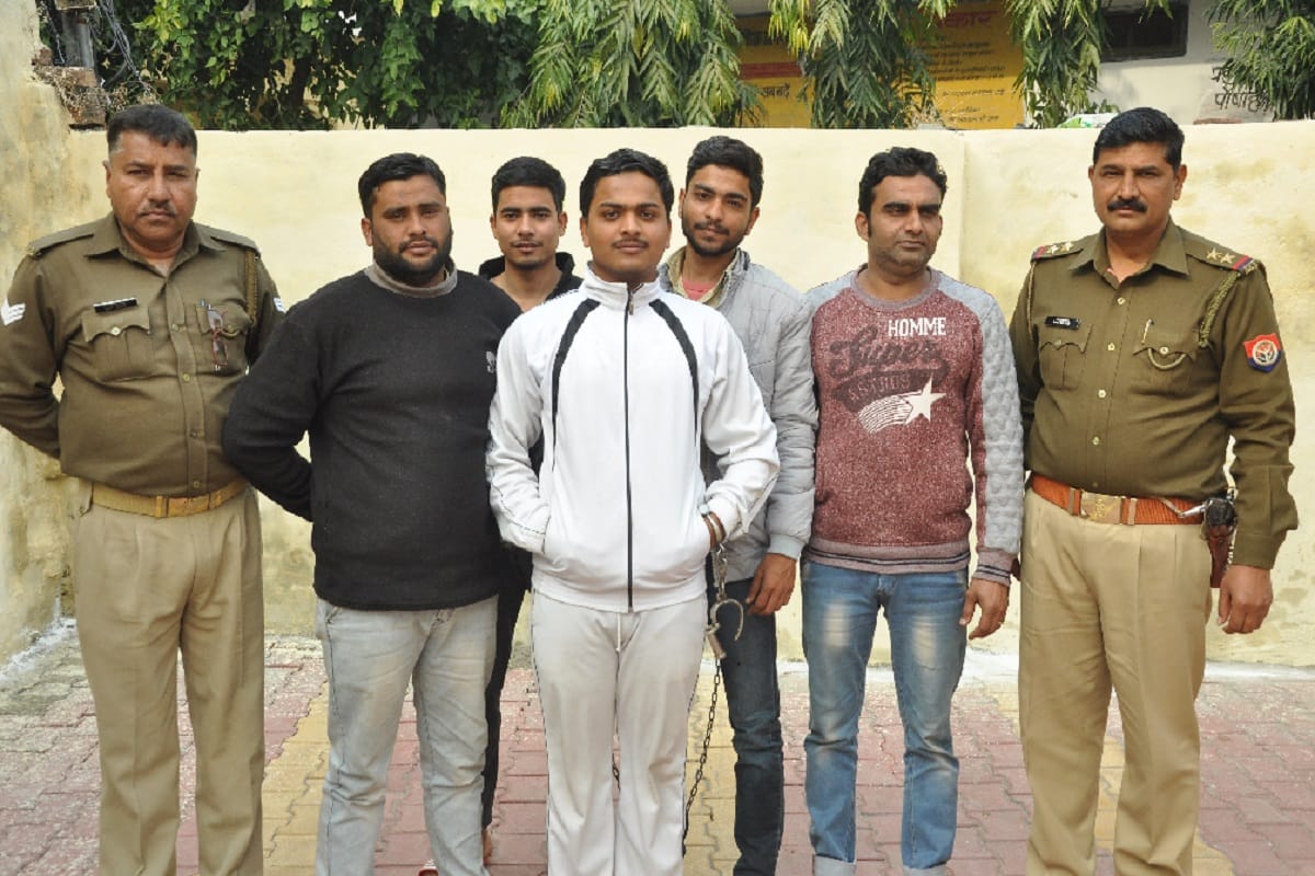 SP supporters fired CM yogi effigy in Muzaffarnagar and, five accused sent to jail