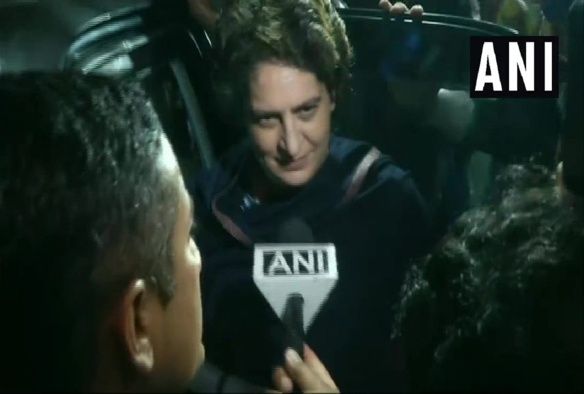 Priyanka says on vadra issue yeh cheez chalti rahegi mai apna kaam kar rahi hoon