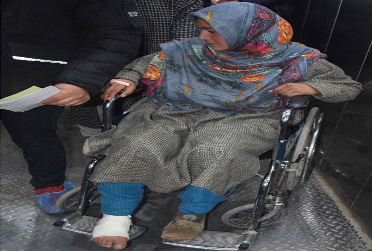 Jammu and Kashmir: Explosion in a school in Pulwama, Injured students shifted to hospital