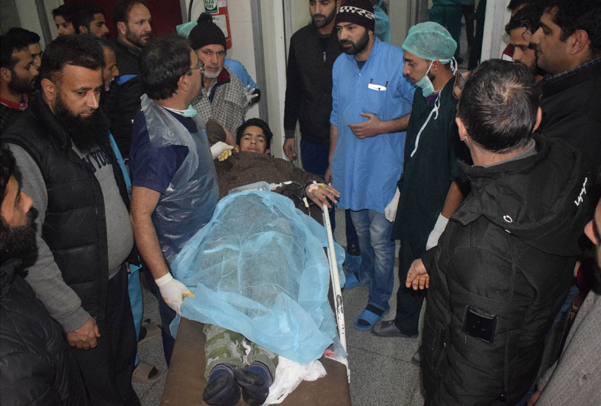 Jammu and Kashmir: Explosion in a school in Pulwama, Injured students shifted to hospital