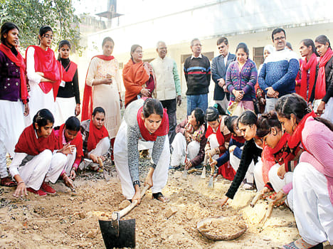 Students Shramdan
