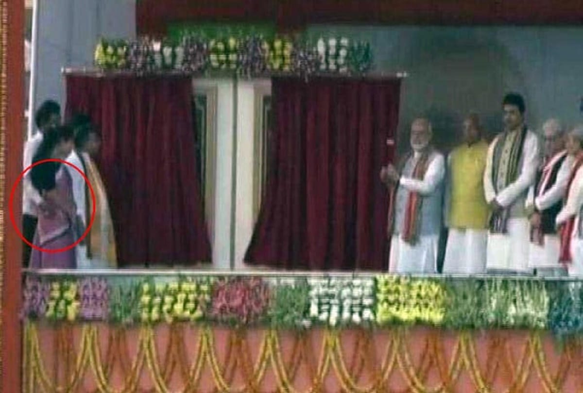 Minister Manoj Kandi Deb grabbed waist of a woman minister, video viral