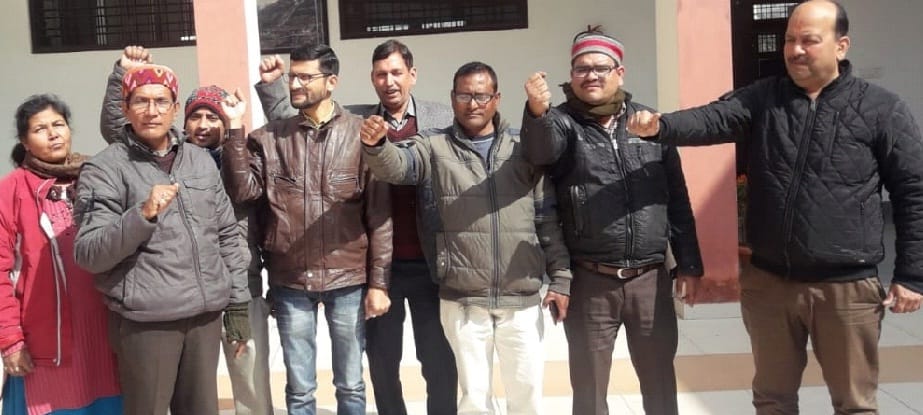 State workers protested by black stripe