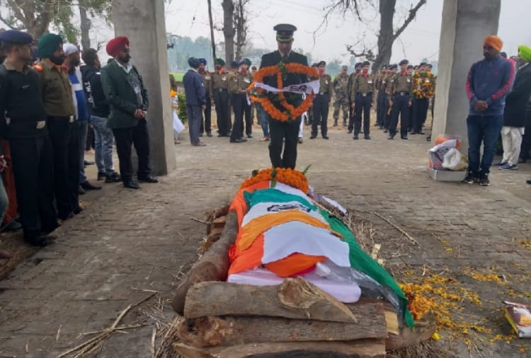 Shaheed Jawan's funeral in halwara of Punjab